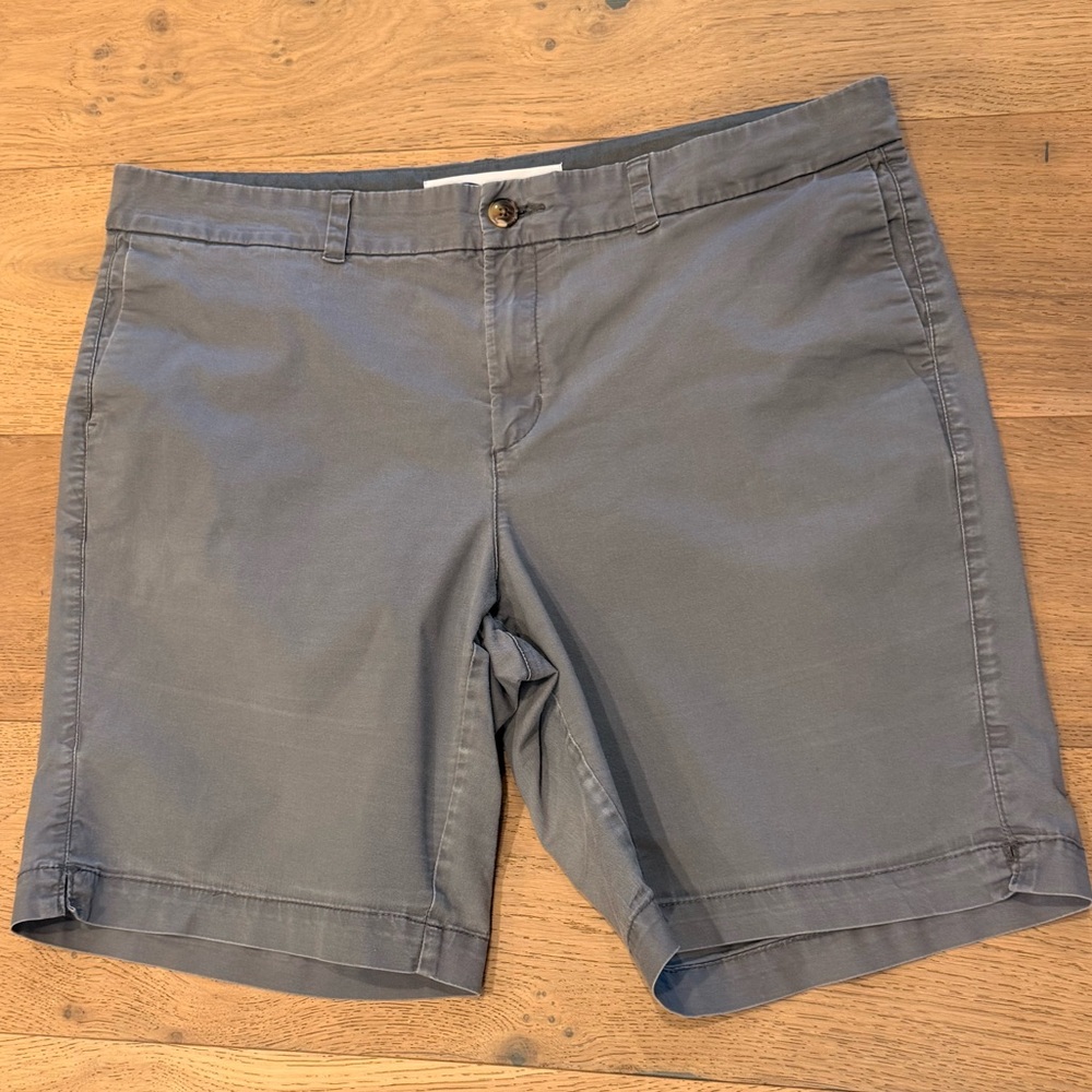 GUC size 16 Old Navy Everyday Chino Shorts - Gray